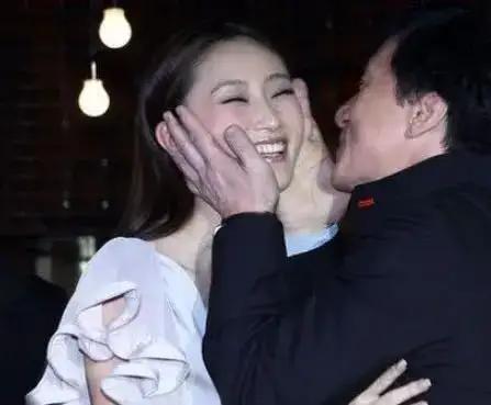 明星大爆料接吻视频大全,接吻瞬间全记录，甜蜜瞬间大盘点  第2张